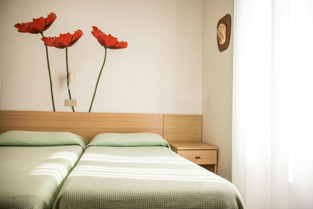 Hotel Cynthia Finale Ligure Bagian luar foto